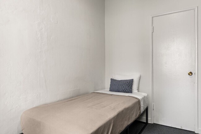 Building Photo - 832 Hilgard Ave