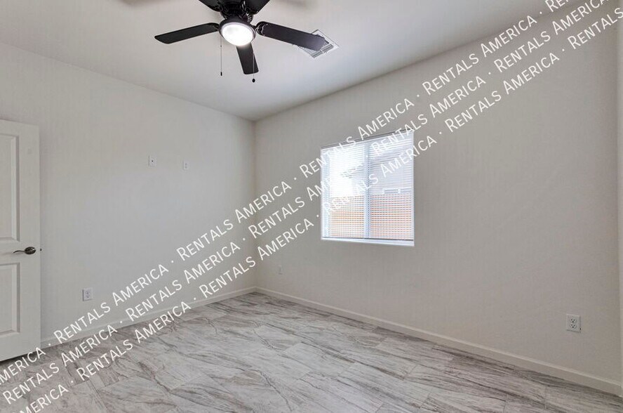 Building Photo - 3727 N Stone Ave