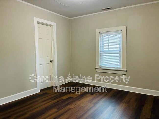 Building Photo - 2554 Hemphill St