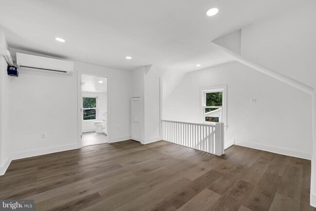 Building Photo - 710 Silver Spring Ave