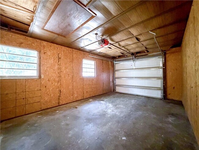Building Photo - 1254 Lake Cir Dr W