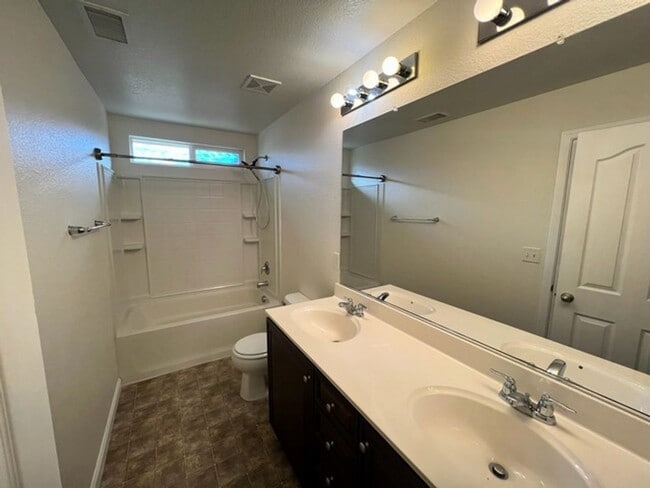 Building Photo - Four Bedroom South Reno Two Story Home with Washer/Dryer