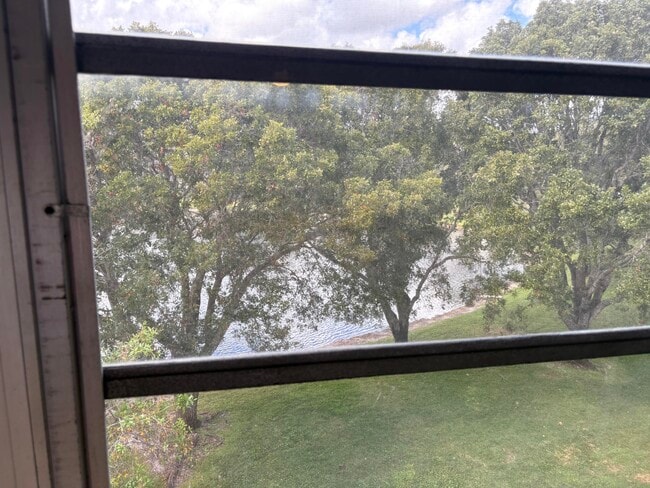 Building Photo - 2202 Lucaya Bend