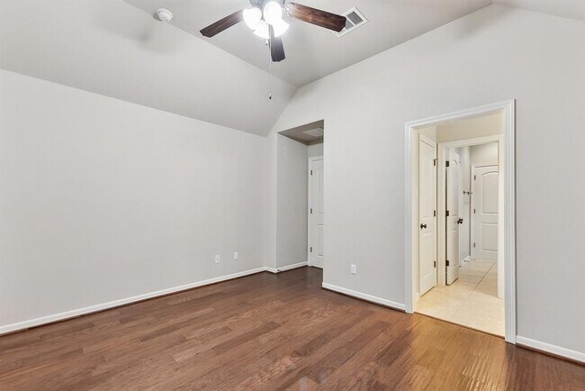 Building Photo - 2120 Park Pl Cir