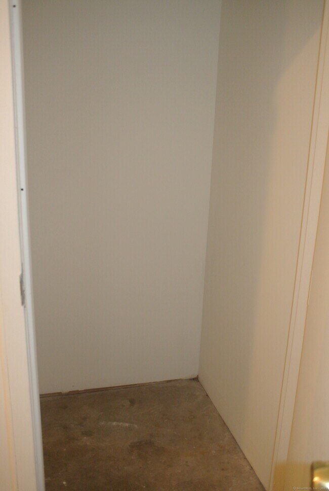 Building Photo - 130 Winchester Ave