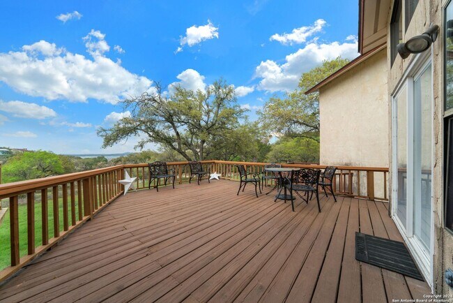 Building Photo - Hill Country Retreat