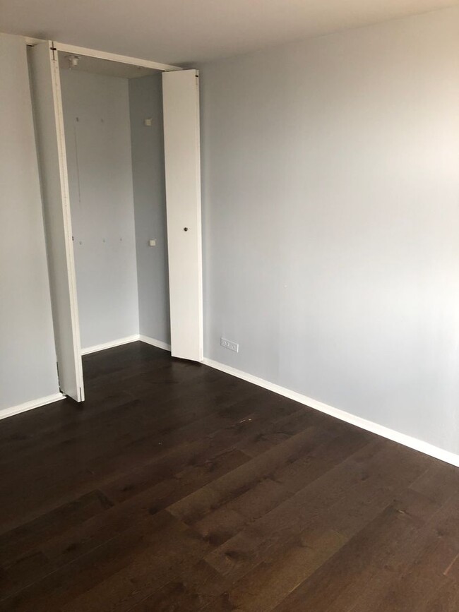 Building Photo - 2 Bedroom 2 Bath Newly Remodeled Unit. Hea...