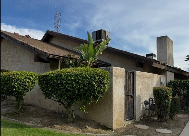 Building Photo - 3200 El Encanto Ct