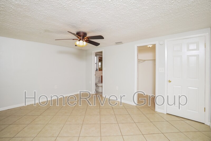 Building Photo - 10005 Regency Park Blvd