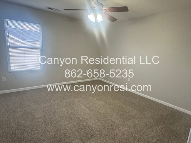 Building Photo - 2521 Spinnaker Dr