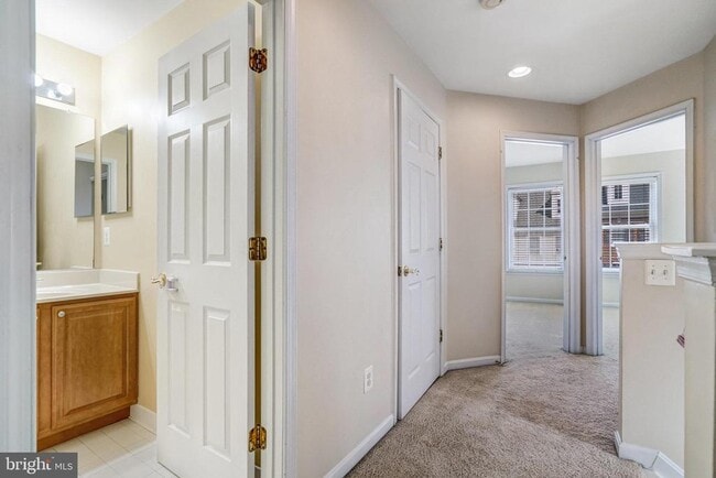 Building Photo - 9662 Potters Hill Cir