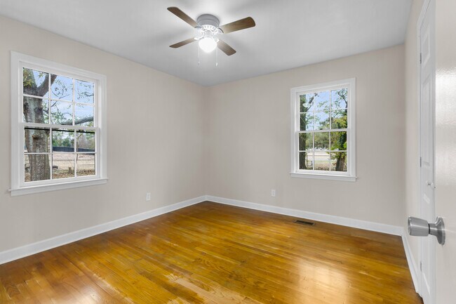 Building Photo - 1508 Beaufort St