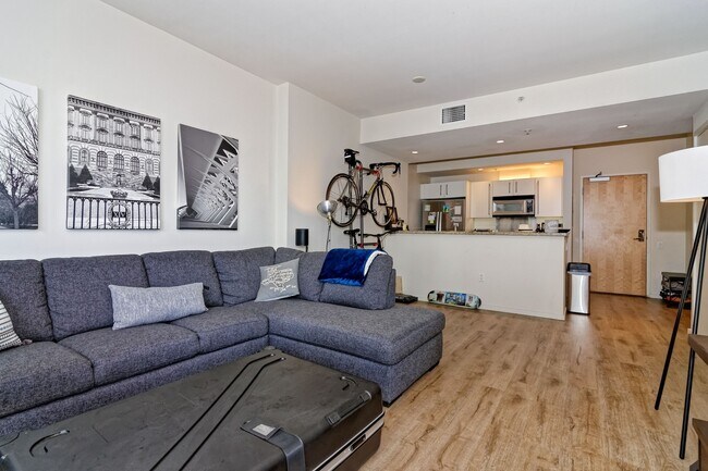 Building Photo - Modern Elegance Meets Iconic Views – Luxur...
