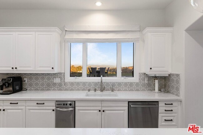 Building Photo - 4234 Prado De Los Pajaros