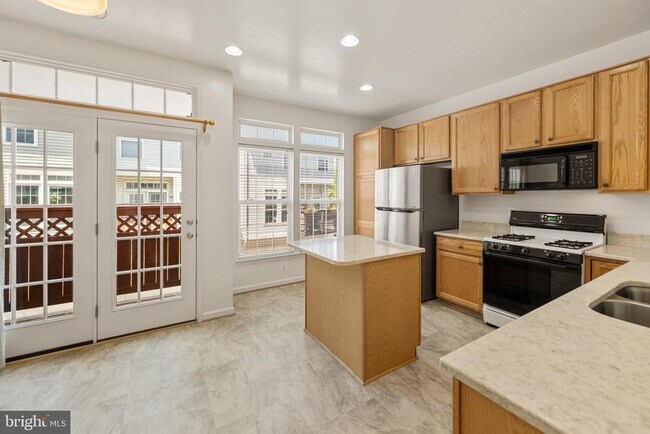 Building Photo - 956 Harrison Cir
