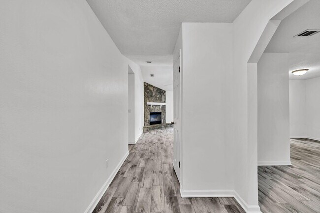 Building Photo - 1237 Rhonda Dr