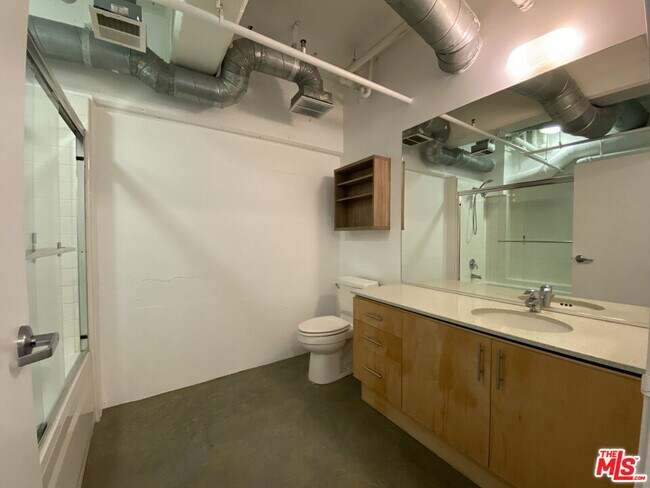 Building Photo - 1130 Flower St
