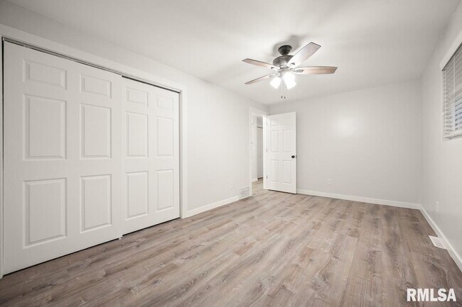 Building Photo - 6822 N Kimberly Dr