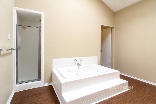 Building Photo - 5345 Heather Glen Dr