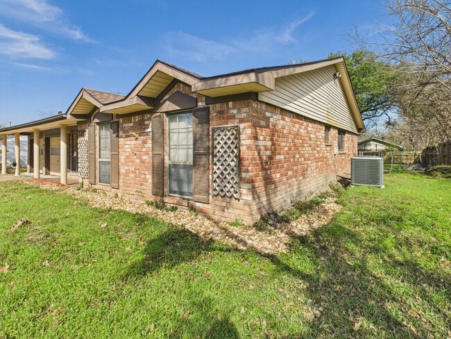 Building Photo - 1219 Neal Pickett Dr