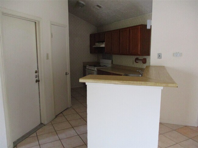 Building Photo - 19947 Mountain Dale Dr