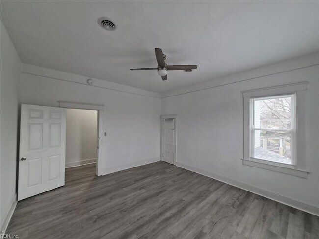 Building Photo - 351 51st St