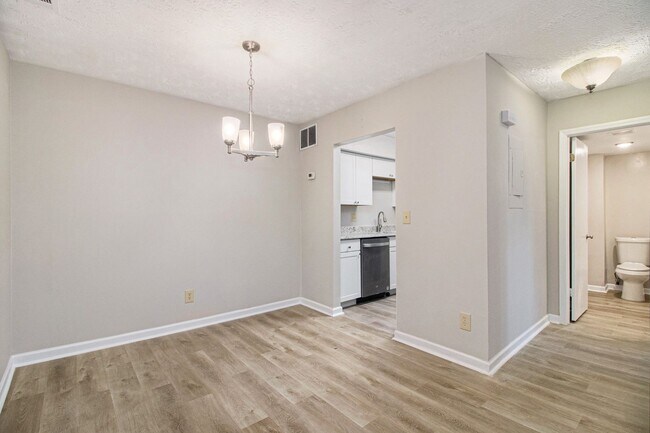 Building Photo - Fully Renovated 3BR/2BA Condo in Decatur!