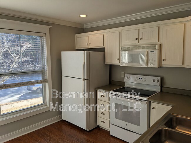 Building Photo - 660 S Barnett Shoals Rd
