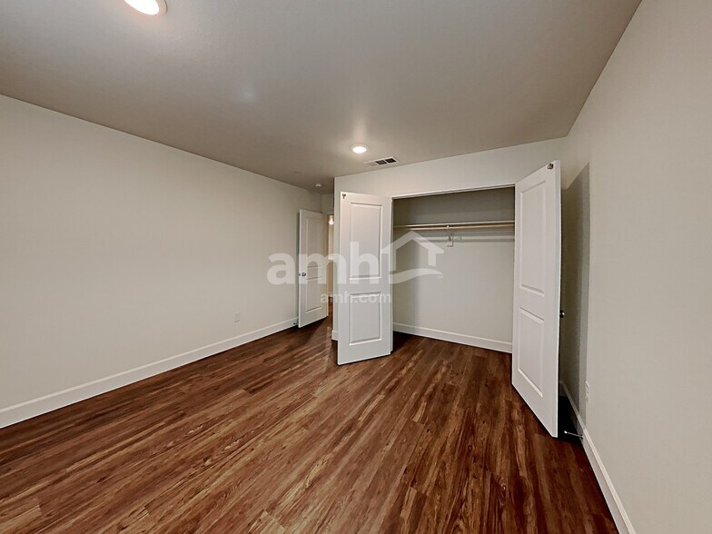 Building Photo - 310 Timber Kate Pl