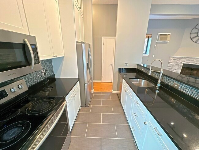 Building Photo - 11 Appleton St