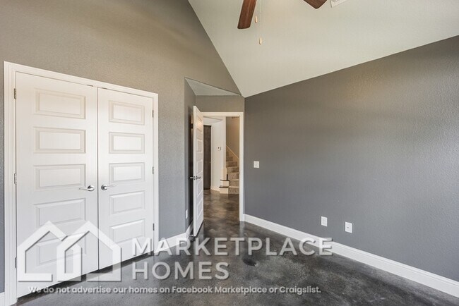 Building Photo - 3211 SW Stonepoint Ave