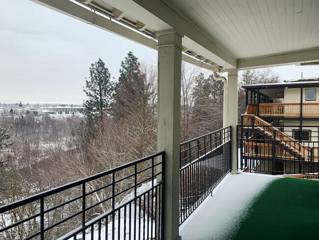 Building Photo - 950