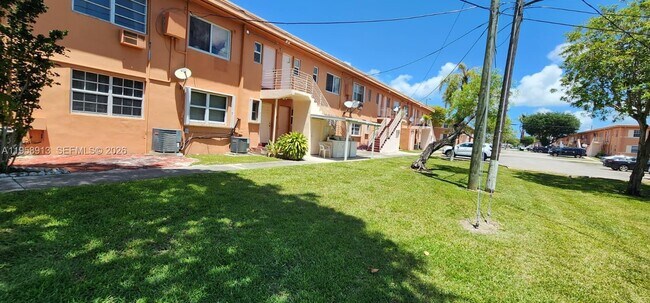 Building Photo - 3670 SW 10th St