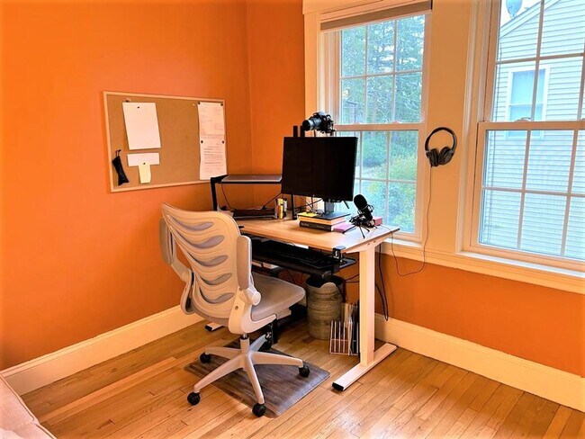 Building Photo - Boston Rental! A GREAT LOCATION to live in...