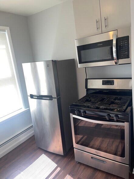 Building Photo - 3914 Maine Ave