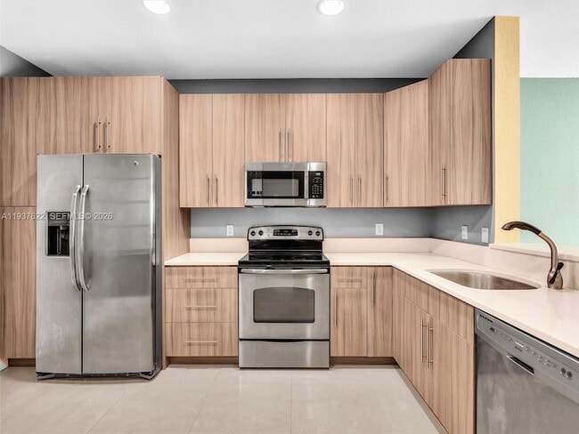 Building Photo - 3878 Tree Top Dr