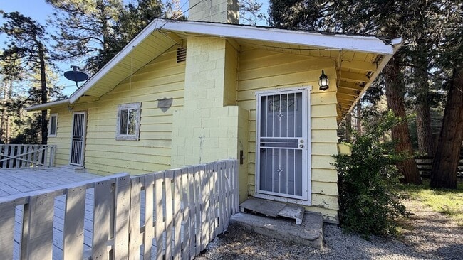 Building Photo - 53510 Country Club Dr