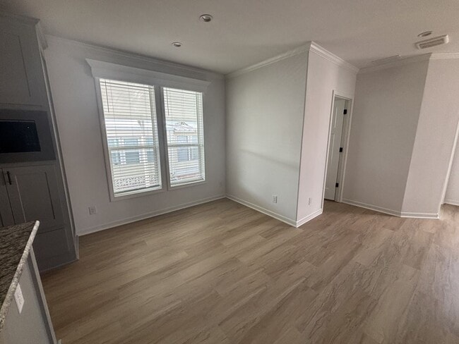 Building Photo - 980 E Nogoya Ave