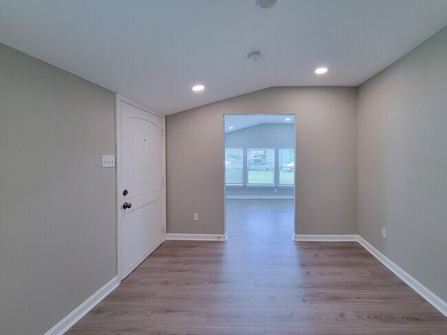 Building Photo - 1107 Roosevelt