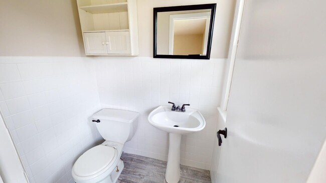 Building Photo - Ranch home close to Parkway