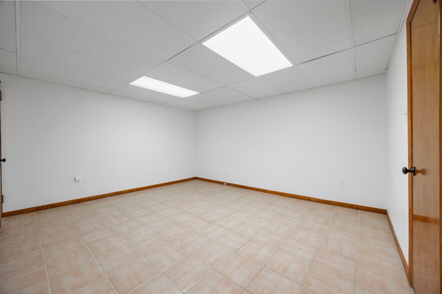 Building Photo - 2827 Brownsville Rd