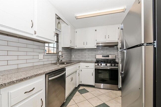 Building Photo - 1105 S Avery Dr
