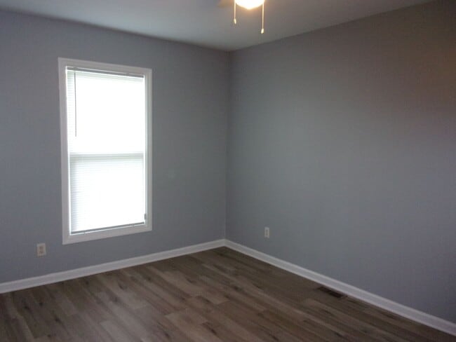 Building Photo - Recently Updated 3 Bedroom 1 Bath Home in ...