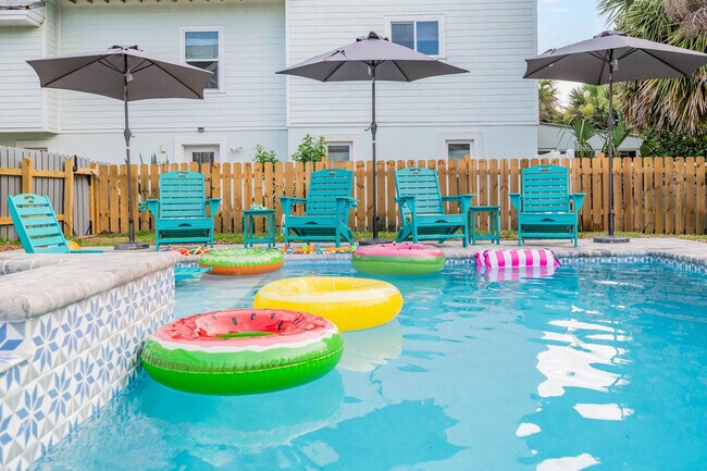 Building Photo - 108 Zamora St