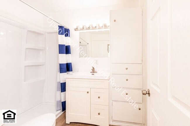 Building Photo - 209 1/2 S. Ijams St.