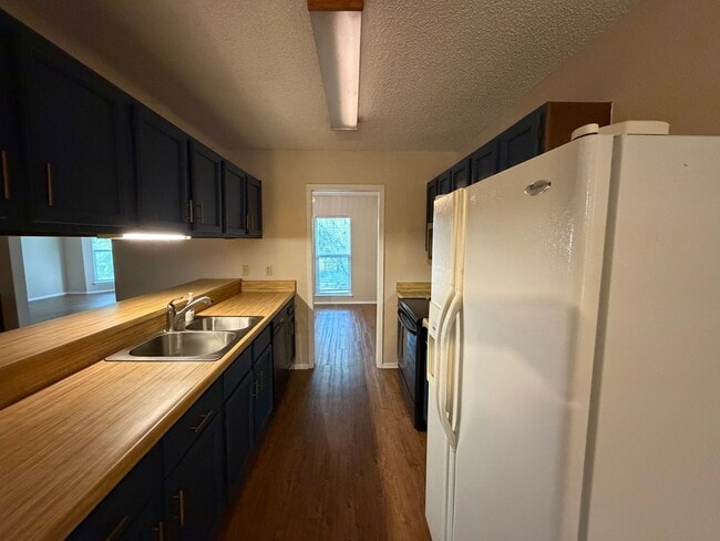 Building Photo - Charming One-Story Ranch on Corner Lot in ...