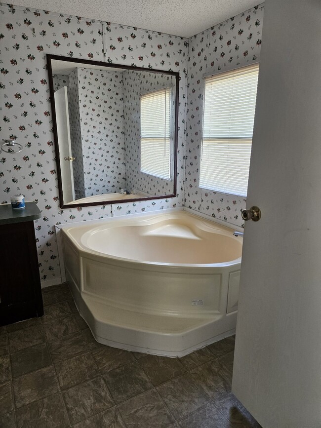 Building Photo - 3 Bedroom/2 bath mobile home