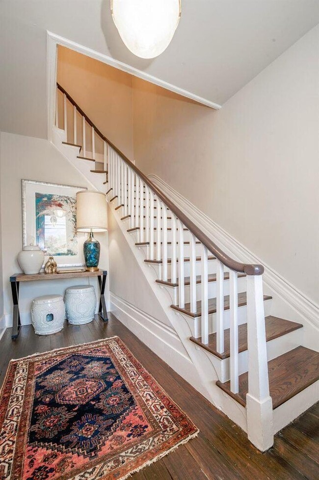 Building Photo - 721 W Main St