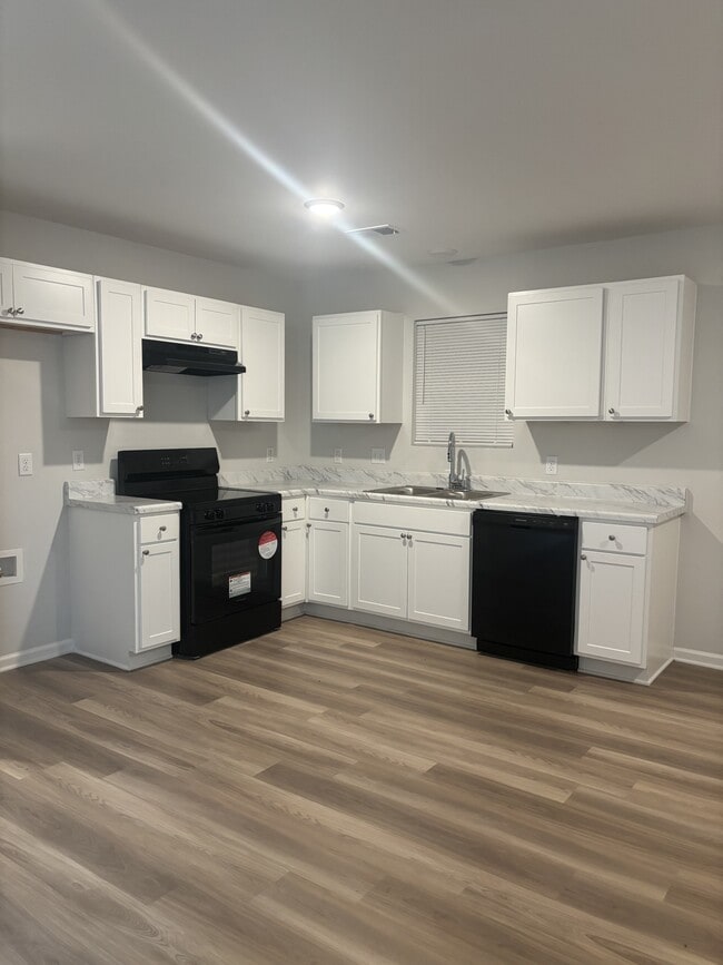 Building Photo - 5383 Clinchport Cir