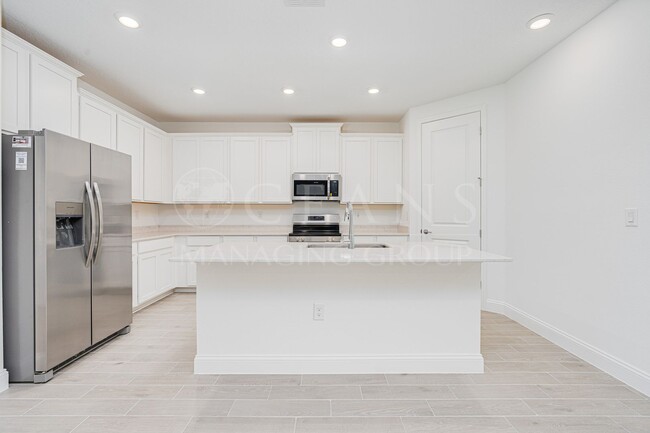 Building Photo - NEWER 4 Bedroom 3 Bath Home in Halifax Pla...